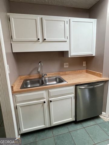2884 Mountbery Drive, Snellville, GA 30039