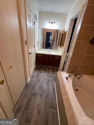 2884 Mountbery Drive, Snellville, GA 30039