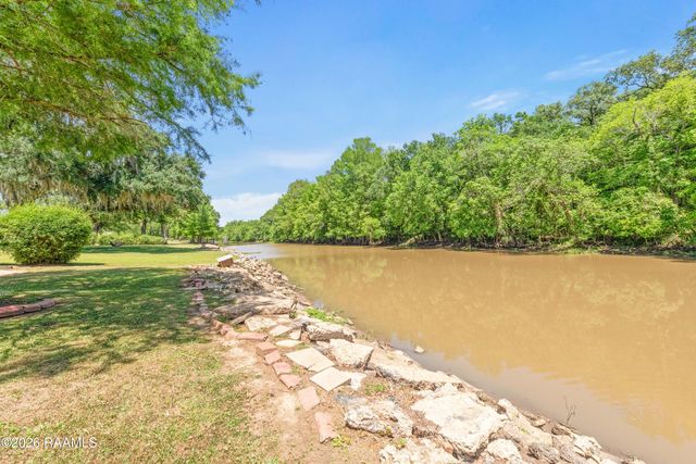 7711 Main Highway, St. Martinville, LA 70582