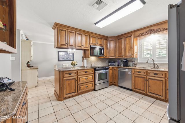 7711 Main Highway, St. Martinville, LA 70582