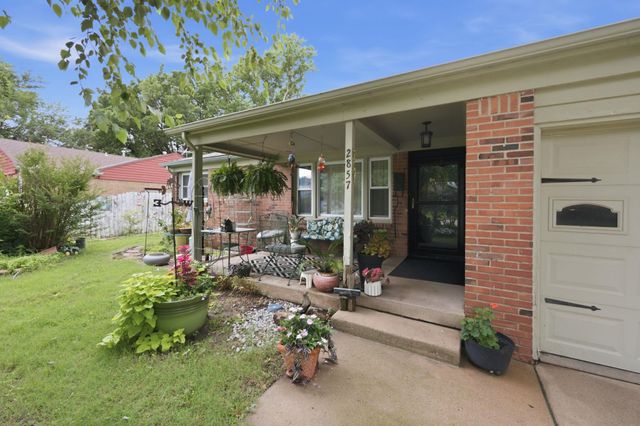 2857 S Larkin Dr, Wichita, KS 67216