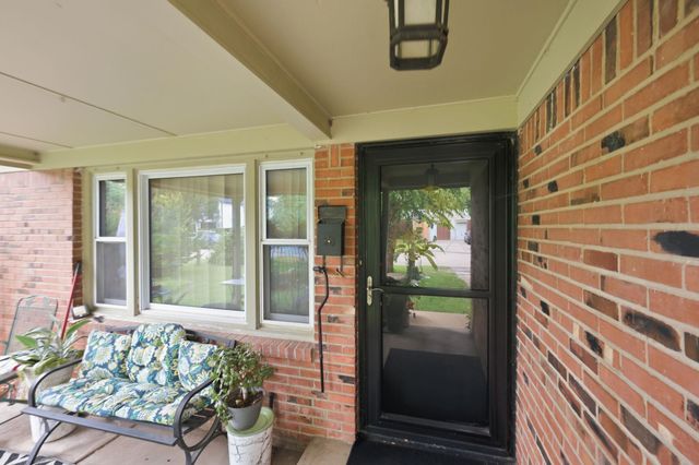 2857 S Larkin Dr, Wichita, KS 67216