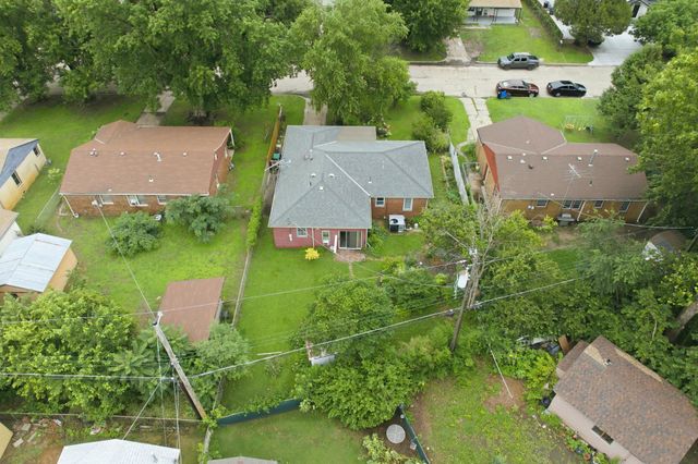 2857 S Larkin Dr, Wichita, KS 67216