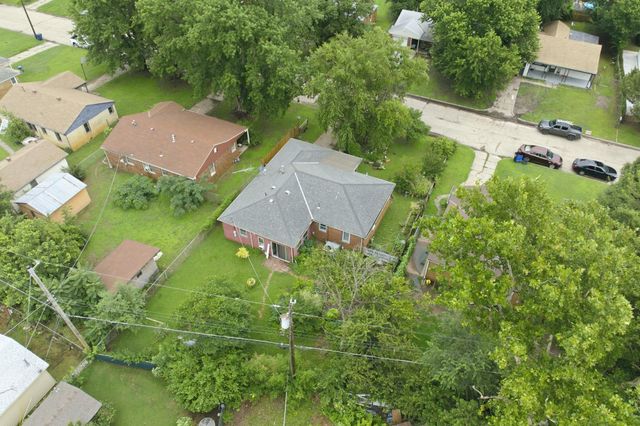 2857 S Larkin Dr, Wichita, KS 67216