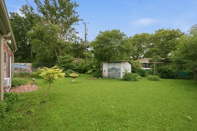 2857 S Larkin Dr, Wichita, KS 67216