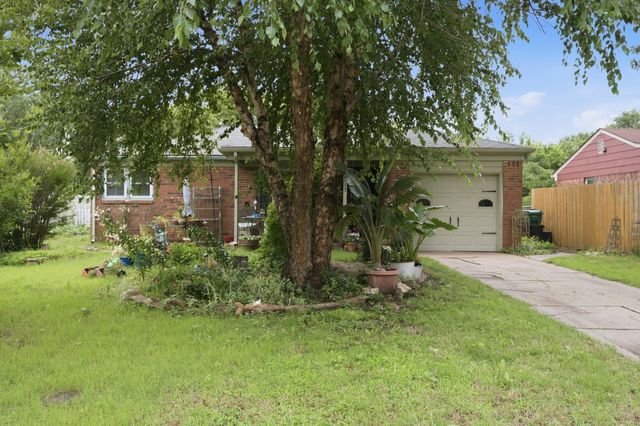 2857 S Larkin Dr, Wichita, KS 67216