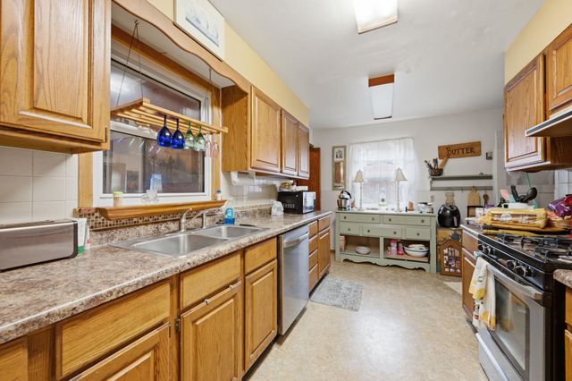 2857 S Larkin Dr, Wichita, KS 67216