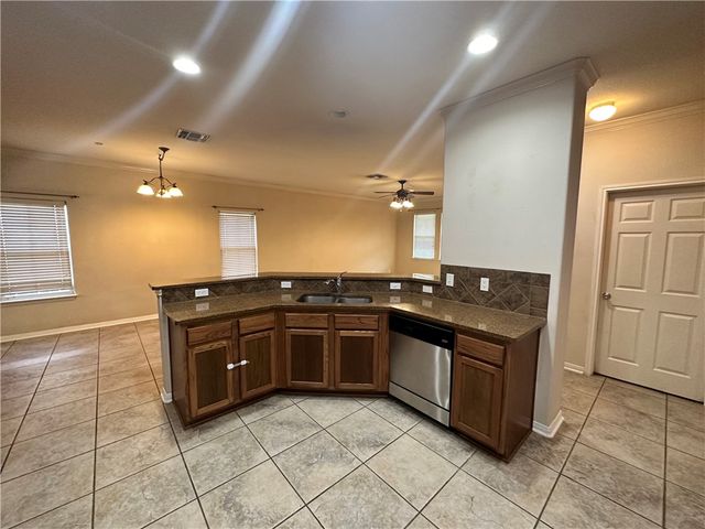 2545 Las Brisas St, Corpus Christi, TX 78414