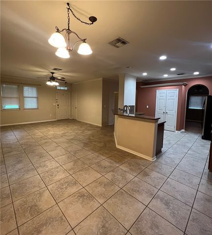 2545 Las Brisas St, Corpus Christi, TX 78414