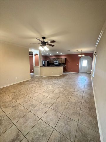 2545 Las Brisas St, Corpus Christi, TX 78414
