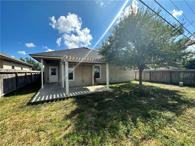 2545 Las Brisas St, Corpus Christi, TX 78414