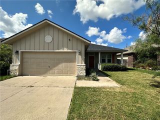 2545 Las Brisas St, Corpus Christi, TX 78414