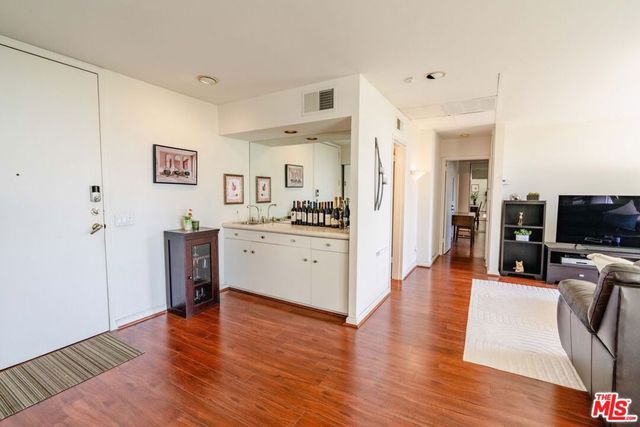 100 S Doheny Drive 711, Los Angeles, CA 90048