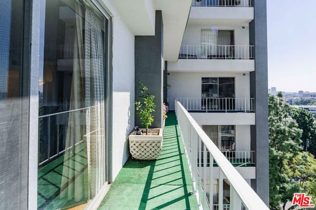 100 S Doheny Drive 711, Los Angeles, CA 90048