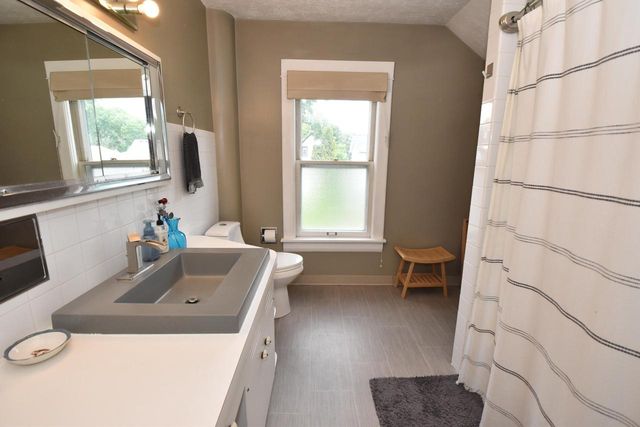 700 Grove AVENUE, Racine, WI 53405