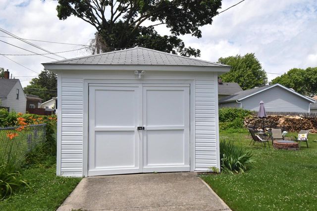 700 Grove AVENUE, Racine, WI 53405