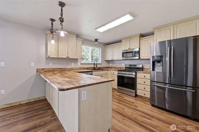11425 Patsy Drive SE, Olympia, WA 98501