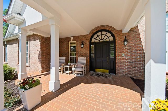 890 18th Avenue Court NW, Hickory, NC 28601