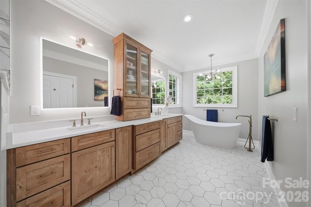 890 18th Avenue Court NW, Hickory, NC 28601