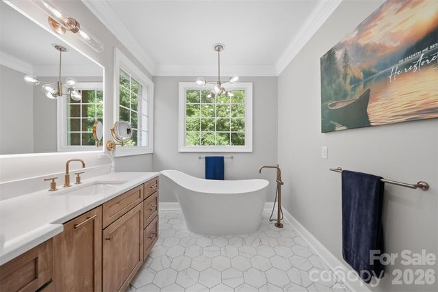 890 18th Avenue Court NW, Hickory, NC 28601