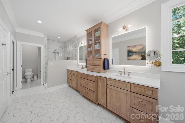 890 18th Avenue Court NW, Hickory, NC 28601