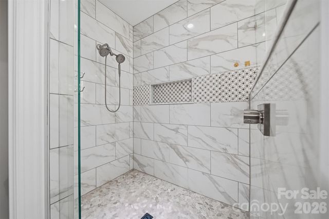 890 18th Avenue Court NW, Hickory, NC 28601