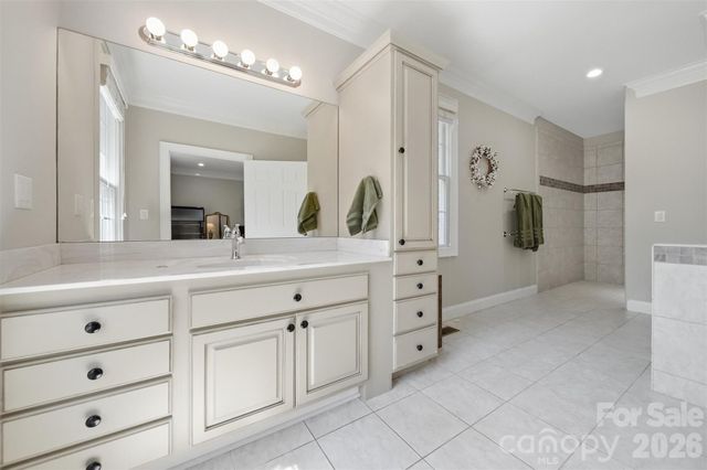 890 18th Avenue Court NW, Hickory, NC 28601