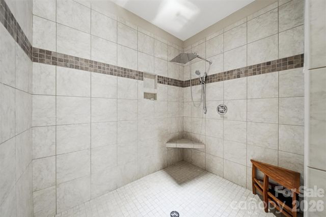 890 18th Avenue Court NW, Hickory, NC 28601