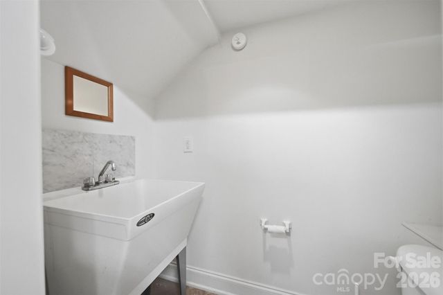 890 18th Avenue Court NW, Hickory, NC 28601