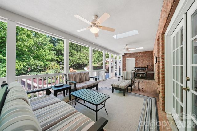 890 18th Avenue Court NW, Hickory, NC 28601