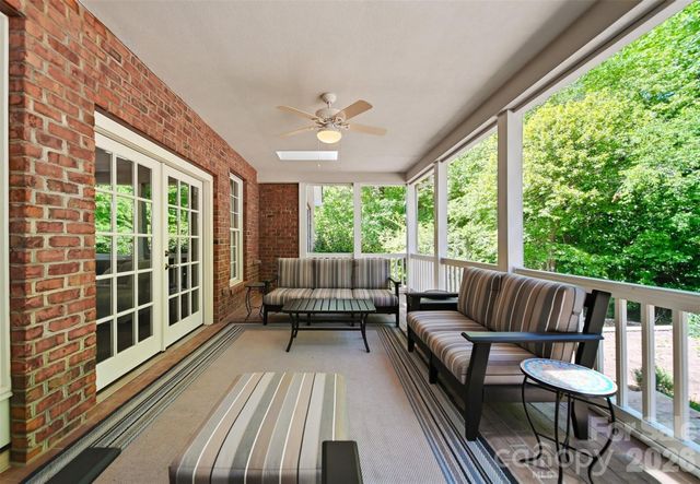 890 18th Avenue Court NW, Hickory, NC 28601