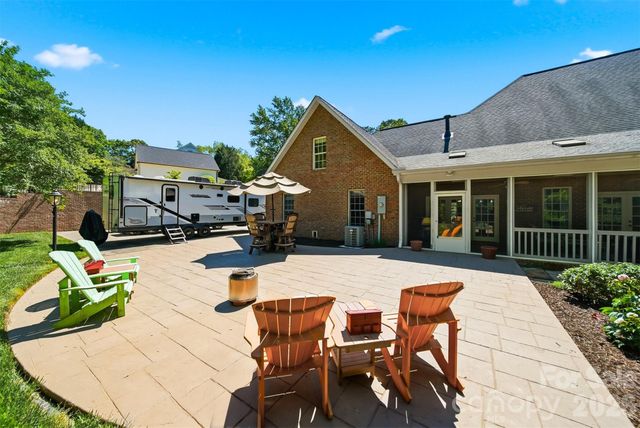 890 18th Avenue Court NW, Hickory, NC 28601