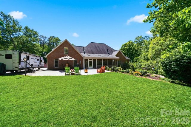 890 18th Avenue Court NW, Hickory, NC 28601