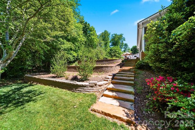 890 18th Avenue Court NW, Hickory, NC 28601