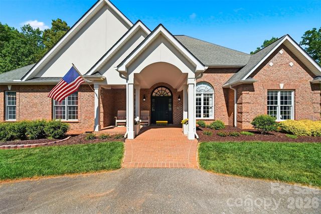 890 18th Avenue Court NW, Hickory, NC 28601