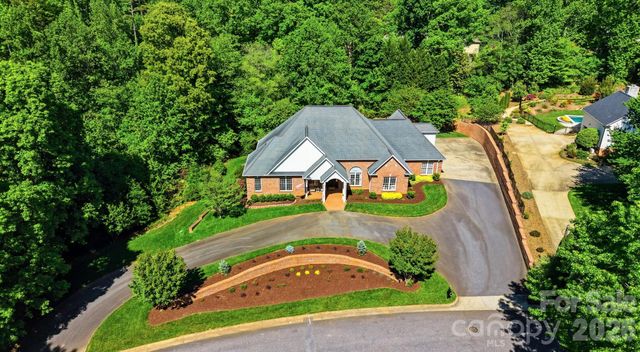 890 18th Avenue Court NW, Hickory, NC 28601