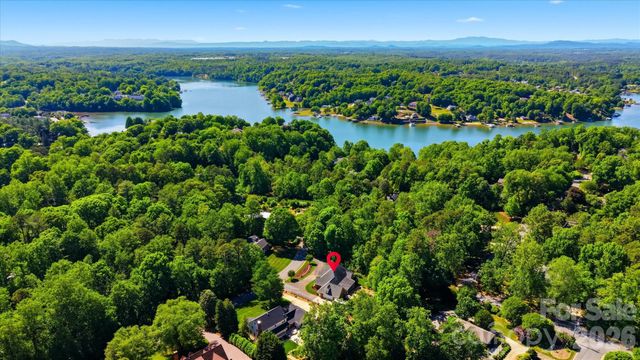 890 18th Avenue Court NW, Hickory, NC 28601