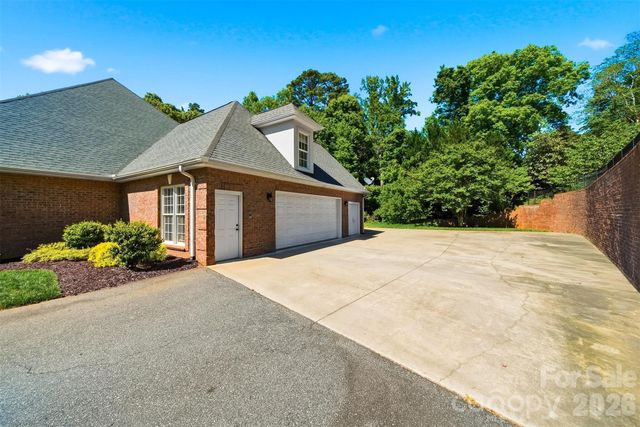 890 18th Avenue Court NW, Hickory, NC 28601