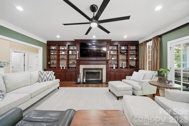 890 18th Avenue Court NW, Hickory, NC 28601