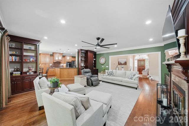 890 18th Avenue Court NW, Hickory, NC 28601