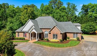 890 18th Avenue Court NW, Hickory, NC 28601