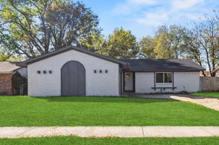 124 Bowling Green Circle, Lewisville, TX 75067