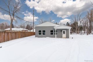 2455 Crumb Road, Commerce Charter Township, MI 48390