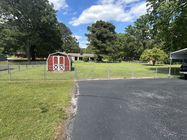 349 Woods Edge Rd, Winchester, TN 37398