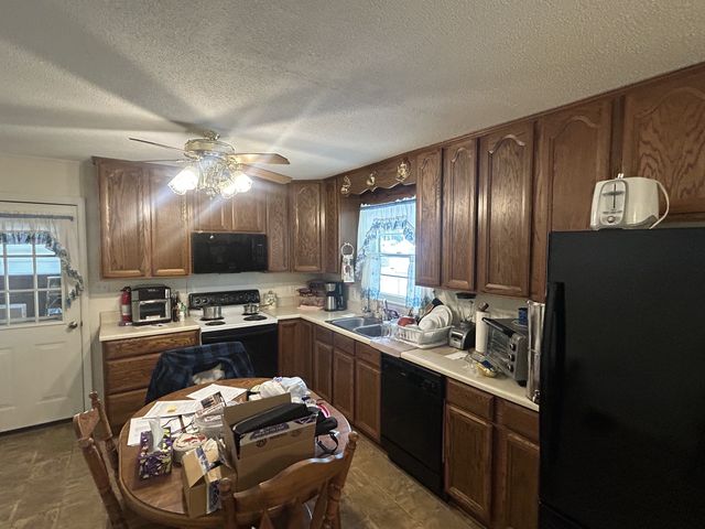 349 Woods Edge Rd, Winchester, TN 37398