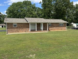 349 Woods Edge Rd, Winchester, TN 37398