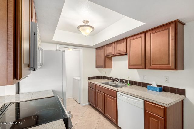 8021 N 32ND Avenue, Phoenix, AZ 85051