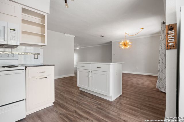 7711 Callaghan Rd Apt 104, San Antonio, TX 78229