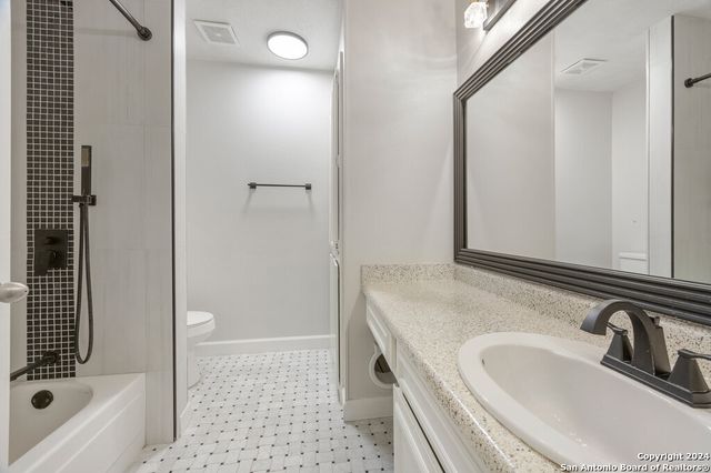 7711 Callaghan Rd Apt 104, San Antonio, TX 78229