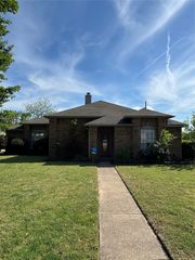 5824 Emrose Terrace, Dallas, TX 75227